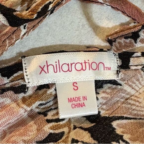 Xhilaration Pink and Gray Wrap Maxi Dress with Flutter Sleeves. - Picture 10 of 11